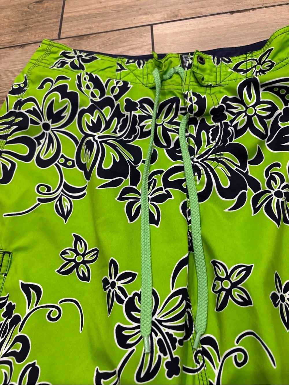 Vintage ONeill Mens Size 34 Lime Green Floral Hawaiian Y2K Surf Boardshorts